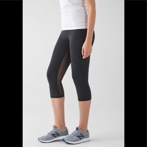 Lululemon Outrun 17" Crop Leggings
